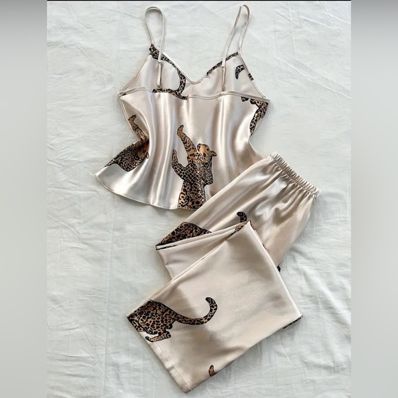 New Champagne Satin Silk-Like Pajama Set leopard Animal print SZ M ✨✨💕💕 - Picture 1 of 4